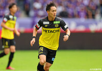 名古屋は30日、柏よりMF小屋松 知哉が完全移籍で加入することを発表しました