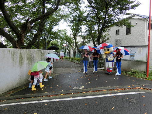 [ [ 横浜FM：「交通安全ひとこえ運動」を新田小学校で実施 ] ] | J's GOAL | フォトニュース