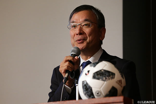 村井チェアマンは「へこたれない自分を作る」こと、「大きな使命感を背負う」ことのふたつを選手たちに求めました