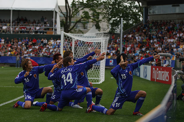 青山氏は、柏木 陽介選手や槙野 智章選手(以上、浦和)などと同じ『調子乗り』と呼ばれた世代の選手だった