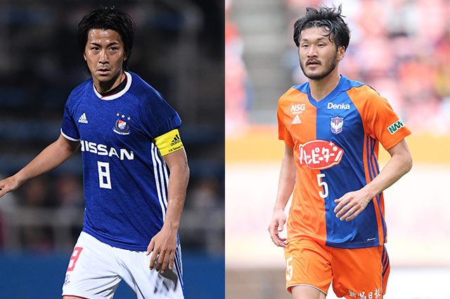 横浜FM(左)と新潟(右)の一戦は、勝ったほうがプレーオフステージに進出できる直接対決に