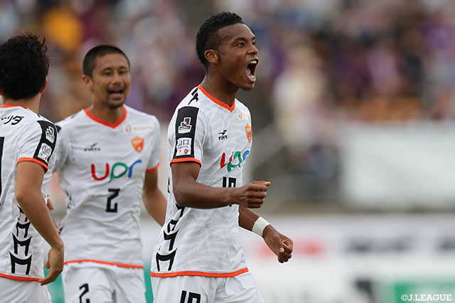 見事に復調を遂げた山口。エースのオナイウ 阿道も再び状態を上げており、今後も上位争いを演じていきそうだ