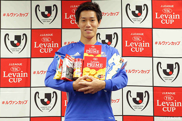 「この賞は自分の力だけで勝ち得た賞ではなく、チームメイト、監督やスタッフ、すべての方々のおかげで受賞することができたと思っています」と受賞の喜びを語った遠藤