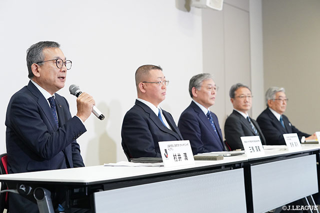 村井チェアマンは、「現時点での私の想いとしては、18日の再開は難しいという認識でいます」と、再開の日程を延期する意向であることを明かした