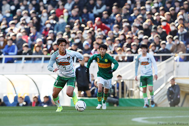 高校1年次から全国高等学校サッカー選手権では主力として決勝まで全試合に出場。