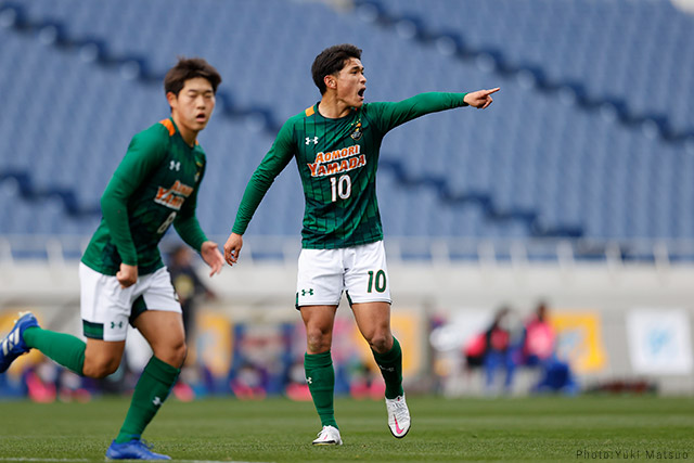 高校2年になると10番を託されリーダーシップを発揮。