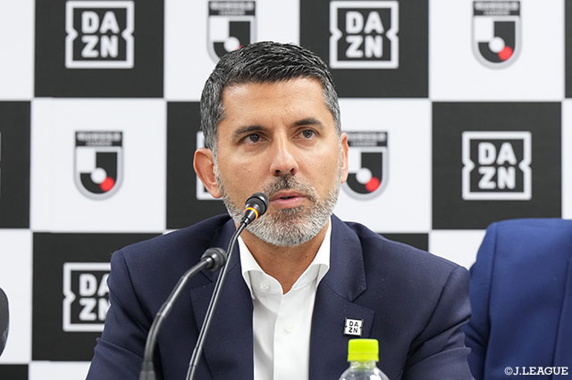 DAZN Groupのシャイ・セゲブCEOは「JリーグはDAZNにとってきわめて重要なパートナーであり、今後もJリーグと一緒にいろんな施策に取り組みながら、さらなる成長をしてきたいと考えています」とコメントした