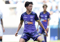 広島は15日、MF川村 拓夢が海外クラブへの移籍を前提とした手続きと準備のため、チームを離脱することを発表しました