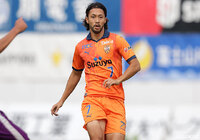 神谷は昨季まで清水エスパルスに在籍し、今年7月中旬までは江原FC（韓国）でプレーしていました