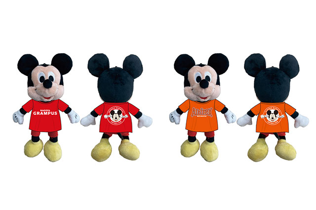 ミッキー ぬいぐるみ 3,300円(税込)(左:名古屋グランパス、右:アルビレックス新潟)<br>※Jリーグ各クラブ別、合計60種類販売予定