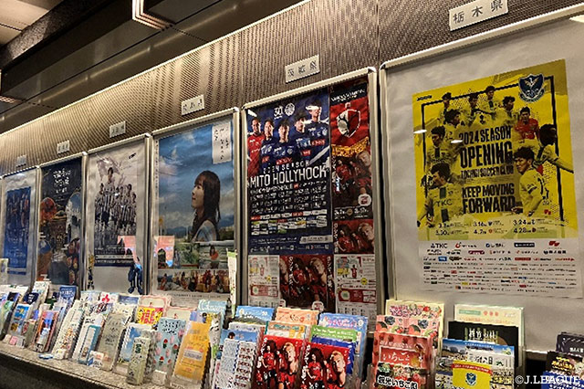 地下通路の展示の様子