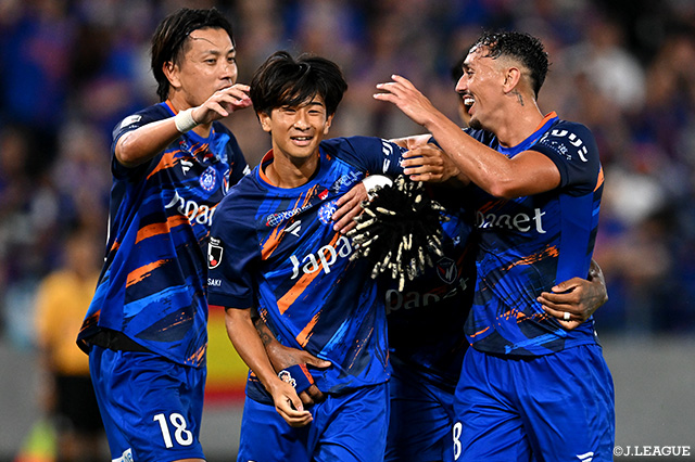 4発快勝の長崎は15戦負けなしで暫定首位浮上!徳島、大宮が3連勝を達成【サマリー:明治安田J2 第33節】