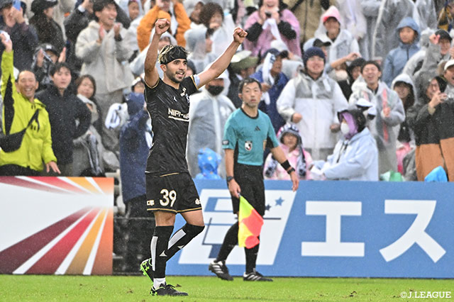 首位攻防戦を制した栃木Cが八戸に肉薄。5戦5勝の金沢がプレーオフ出場圏内に浮上【マンスリーレポート(10月):明治安田J3】