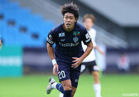 福岡は1日、DF安藤 智哉がFCザンクト・パウリ(ドイツ)へ完全移籍することを発表しました