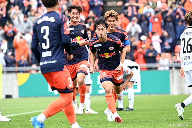 34分に先制ゴールをマークした泉 柊椰(大宮)