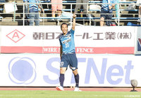 後半34分、抜け出した原 一樹が右足で冷静にループシュートを沈め、ホームの讃岐に待望の先制点が生まれる!【明治安田J2 第37節 讃岐vs熊本】