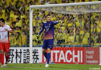 ランゲラック(名古屋)はこの日もビッグセーブを連発し、柏の攻撃を跳ね返し続けた【明治安田J1 第30節 柏vs名古屋】