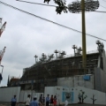 [ ヤマザキナビスコカップ：準々決勝 川崎Ｆ vs Ｃ大阪 ]　今日の等々力競技場。屋根を取り付けるた...