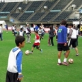 [ J2：第32節 熊本 vs 栃木 ]　試合に先立ち、「親子で学ぶサイエンスサッカースクール」が昨年...