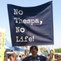[ J2：第36節 群馬 vs 岡山 ]　「No thespa  No life!」のゲーフラを掲げて...