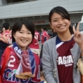 [ J2：第39節 岡山 vs 京都 ]　「まずは勝って欲しい！」と、大学生のはるかさん（左）とさやさ...