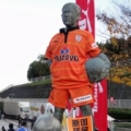 [ J1：第32節 清水 vs 名古屋 ]　スタジアム入り口に建てられたお馴染みのサッカー少年の銅像に...