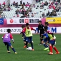 [ J1：第33節 Ｃ大阪 vs 鹿島 ]　試合前のピッチでは、Ｃ大阪サッカースクール生によるスペシャ...